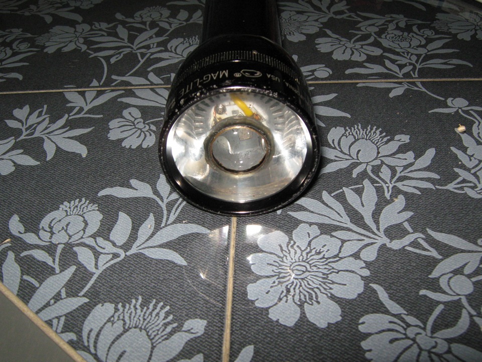 переделываем фонарь под светодиодную. переделка светодиодного фонаря на литий 18650. переделка фонаря. переделка налобного фонарика под аккумуляторы 18650. переделка фонарика на светодиодный.