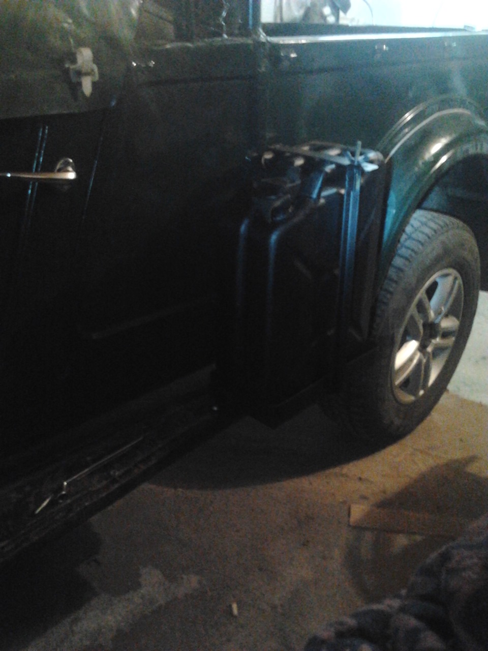 Канистра вместо запаски — ГАЗ 69, 2,3 л, 1967 года | стайлинг | DRIVE2