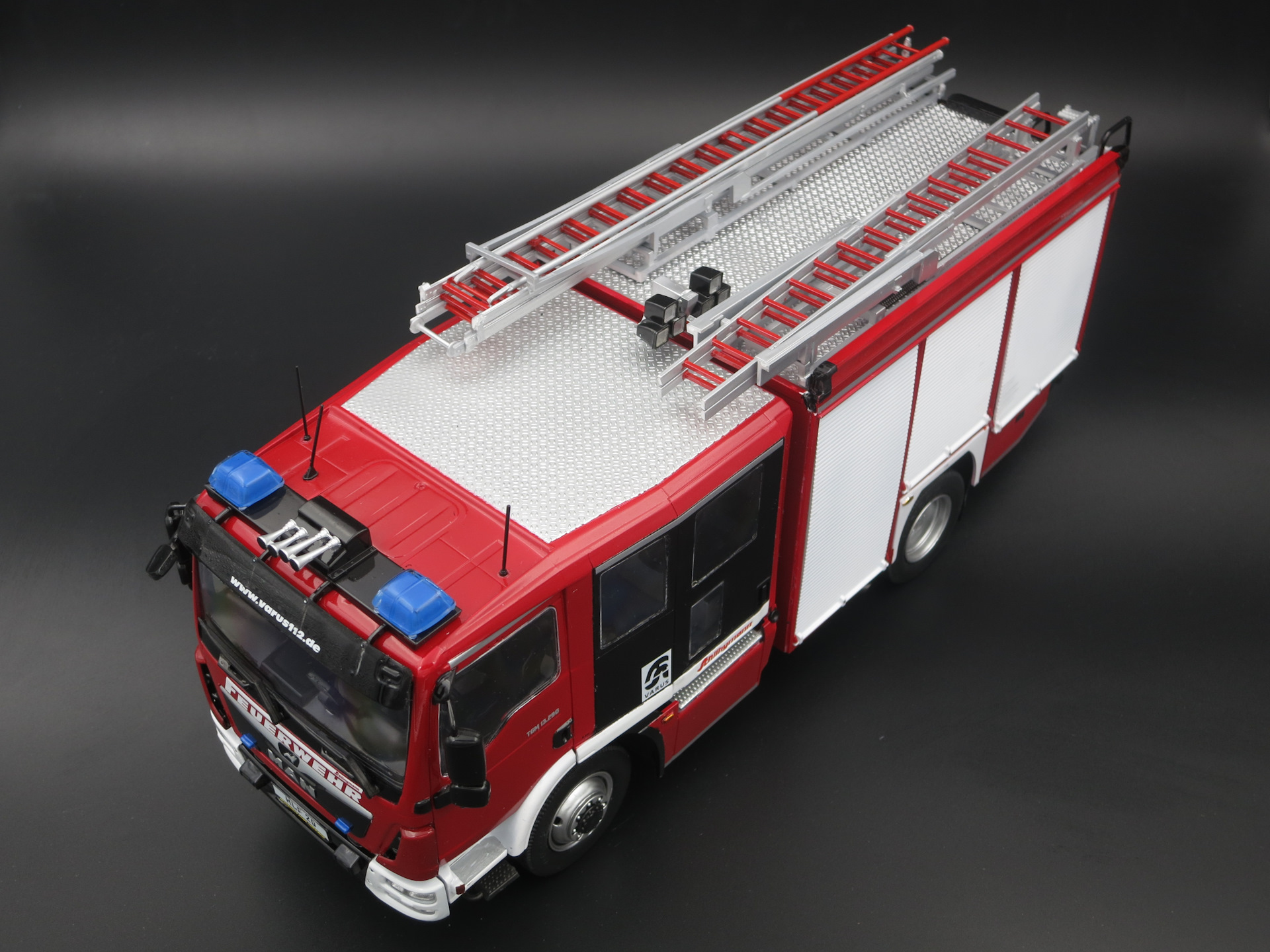 Модель 1 пожарной машины. Сборная модель Revell man TGM / Schlingmann HLF 20 Varus 4x4 (07452) 1:24. Revell 07452. Man TGM hlf20. Модель ман hlf20 Varus.