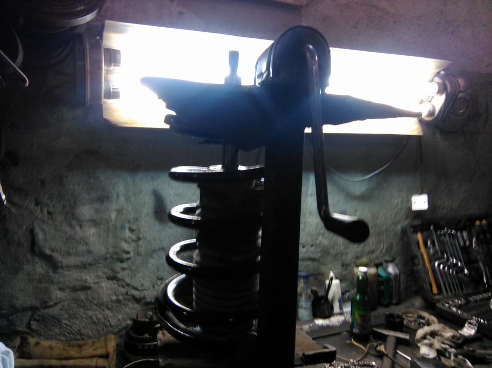 Устранил стук в опоре стойки и приспособа стяжки пружин из домкрата Ваз ...