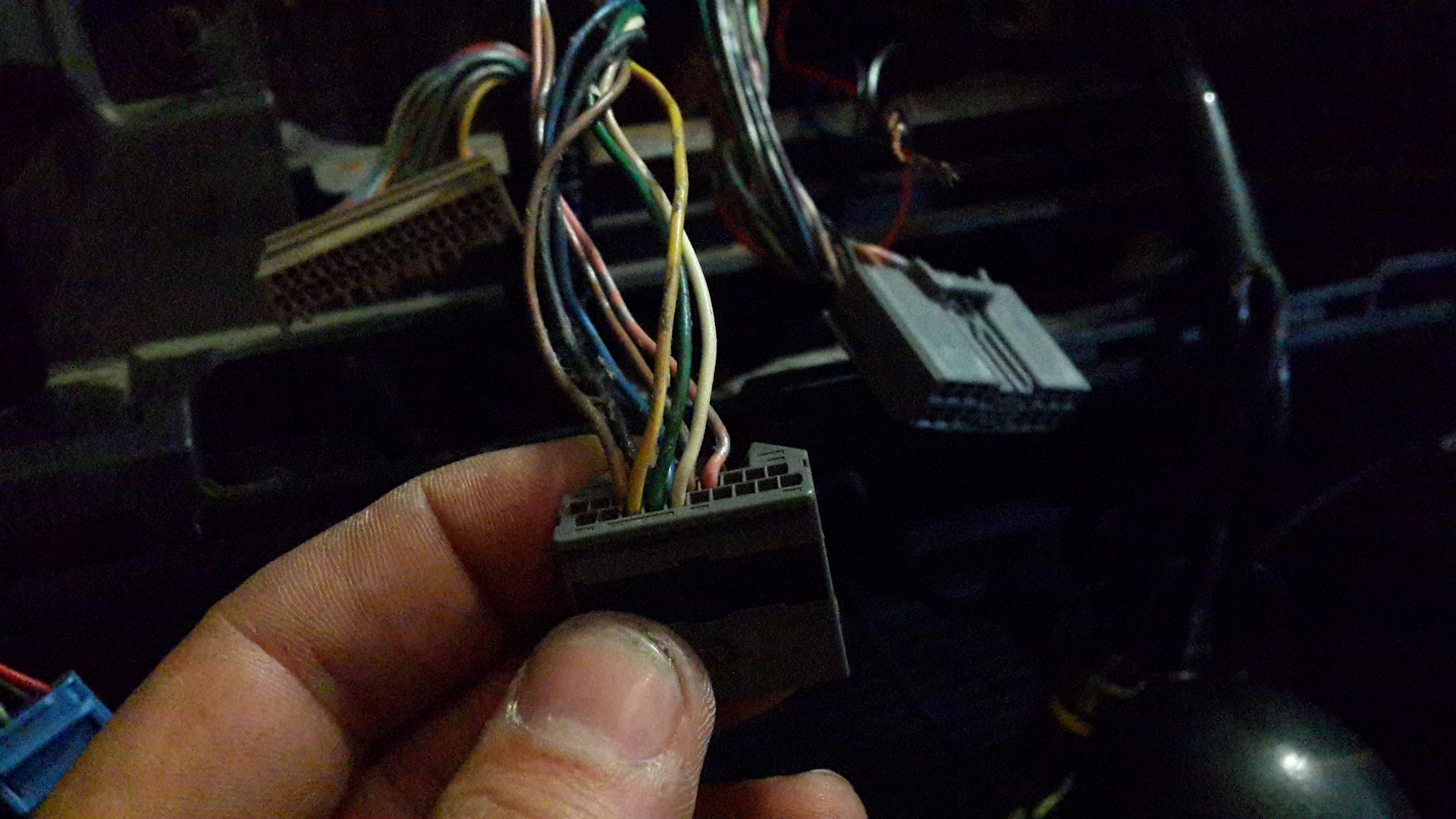 штатный выход аукс к не штатной голове)) — Honda Civic 4D (8G), 1,8 л ...