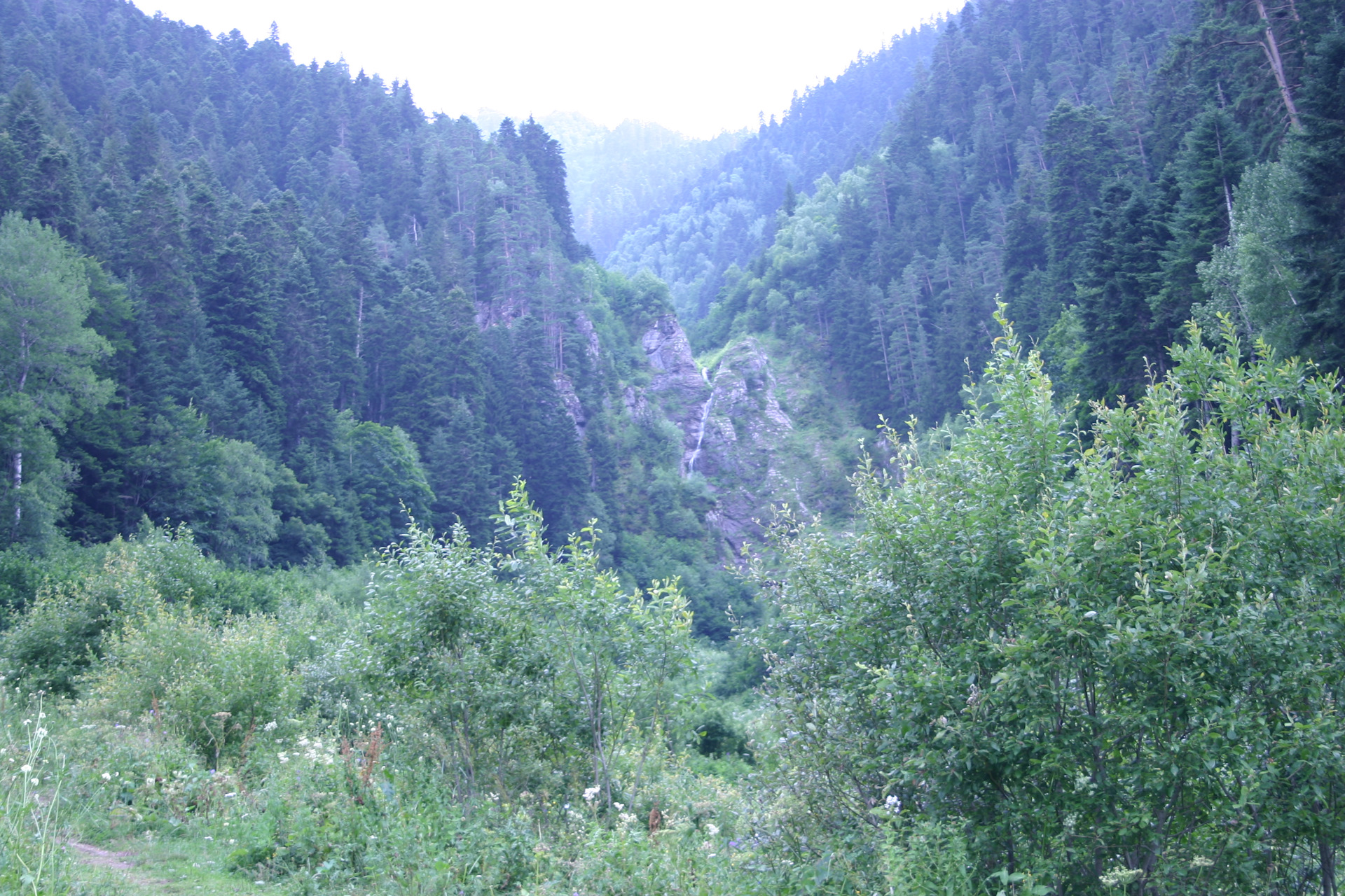 Водопад на реке белая Архыз