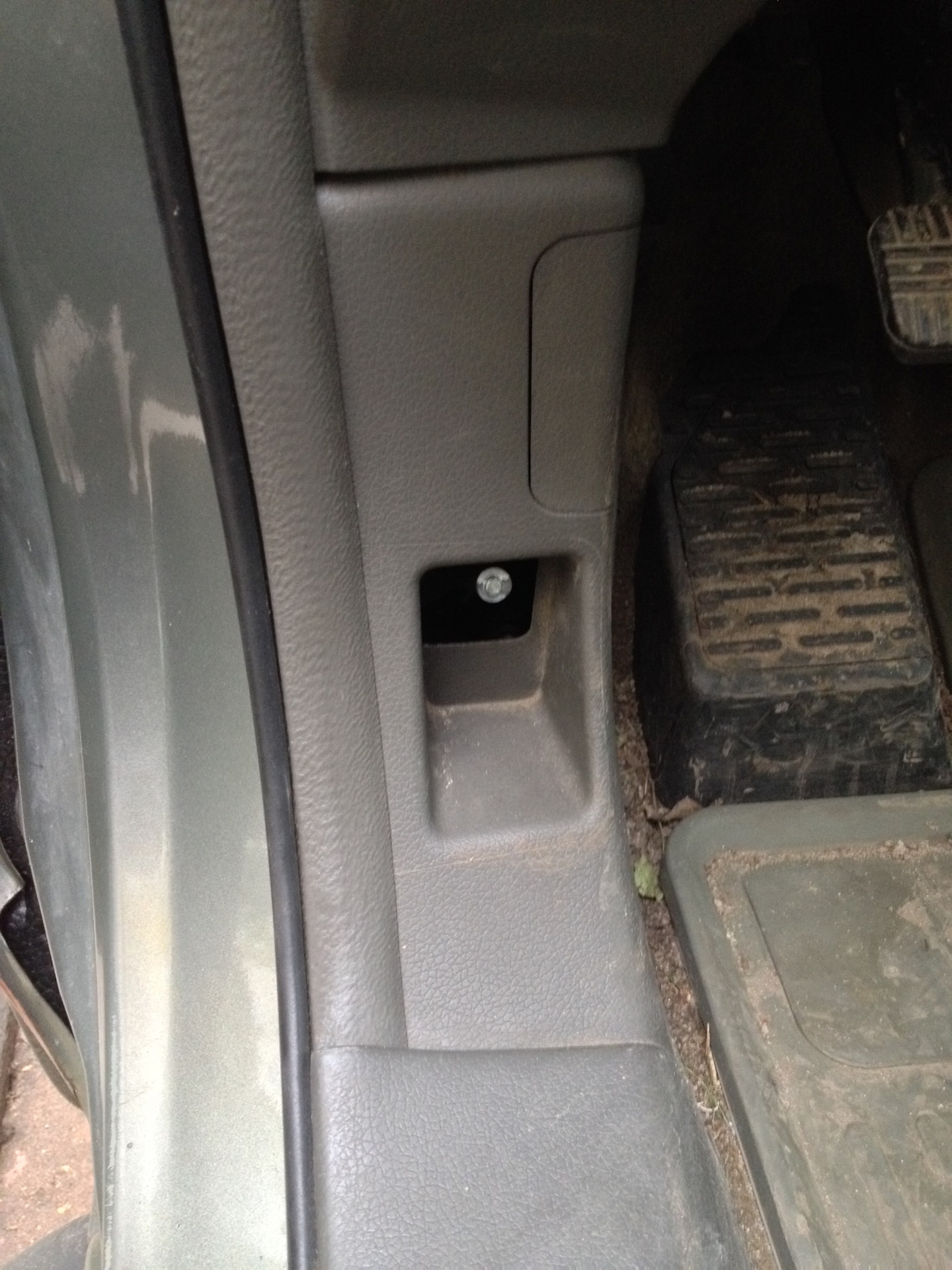 ручка открытия капота ford focus 2014-. где находится ручка открытия капота. где находится ручка открытия капота. где находится ручка открытия капота. Hyundai ix35 открывается капот.