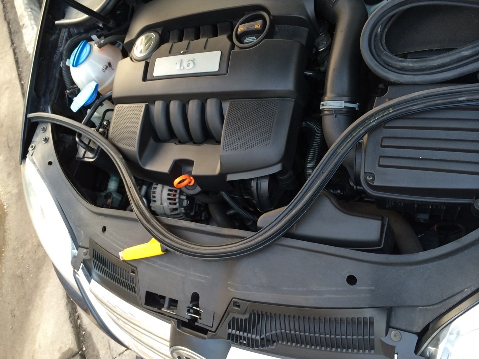 Подкапотный уплотнитель — Volkswagen Jetta V, 1,6 л, 2010 года ...