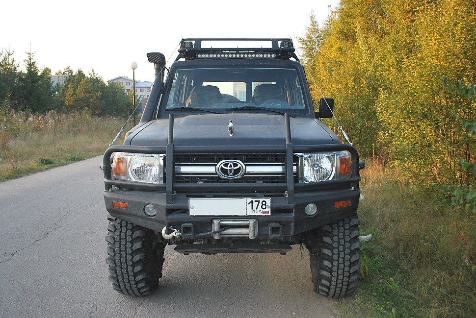 Toyota Land Cruiser 76 офф роад