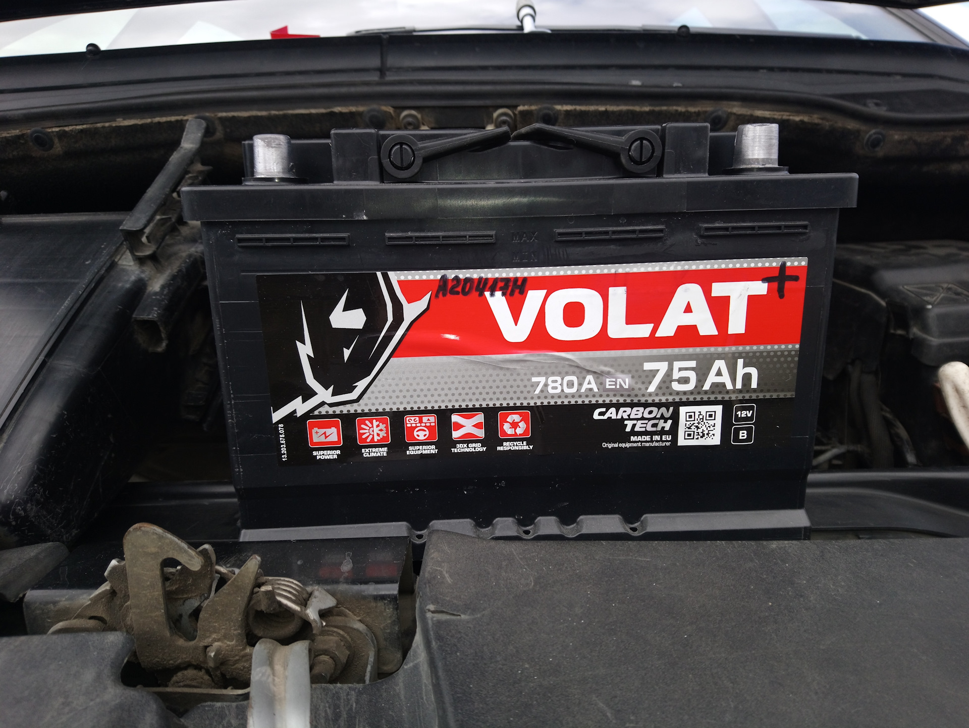 Схема аккумуляторной батареи автомобиля. 11,7 вольт аккумулятор на авто. Маркировка акб 60b24ls. Из чего состоит аккумуляторная батарея автомобиля. Как пишут аккумуляторные батареи.