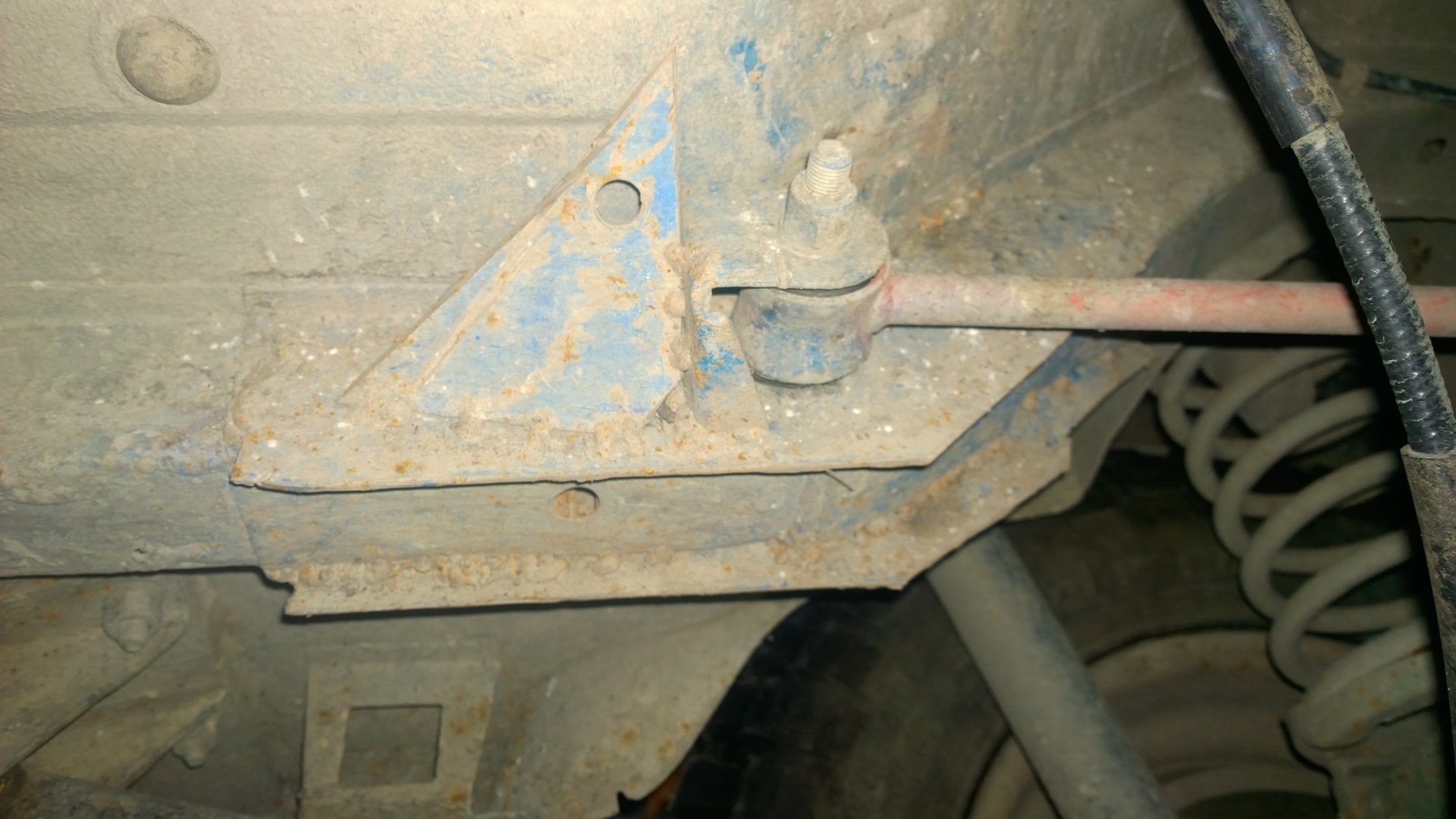 Кронштейн продольной тяги нива 21213. Солдатик реактивной тяги ваз 2107. Кронштейн задней реактивной тяги нива 2121. Крепление реактивной тяги нива шевроле. Крепление реактивной тяги нива шевроле.