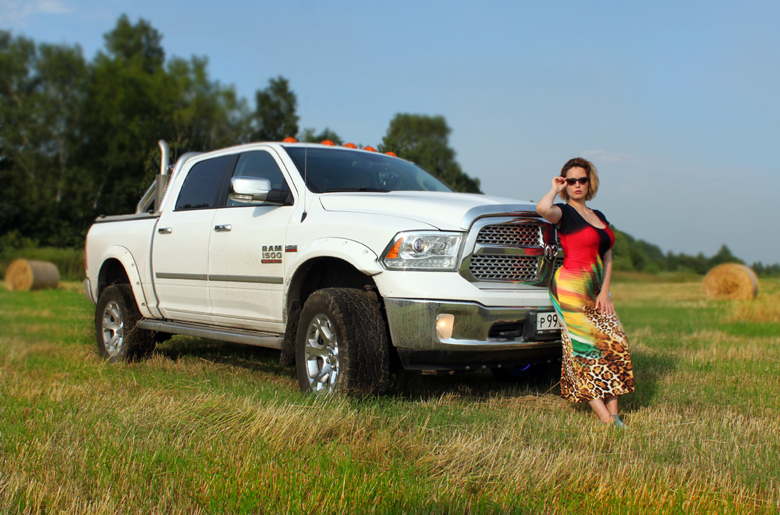 Dodge Ram 2020 с человеком