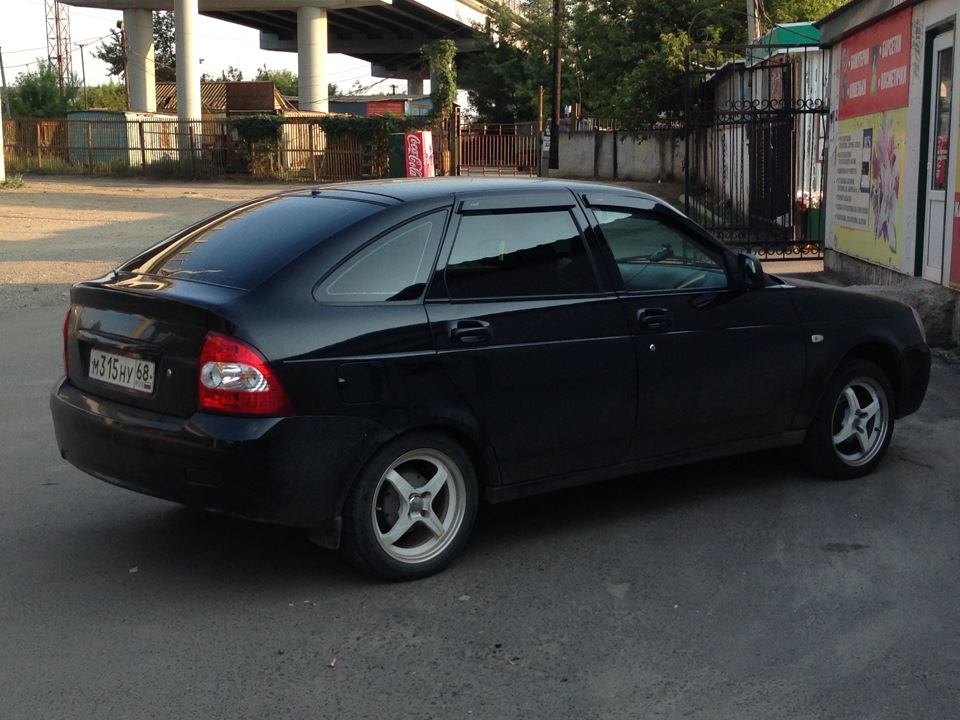 Дефлектор заднего стекла приора хэтчбек. Стекло приора хэтчбек. Спойлер верхний priora 2172 хэтчбек. Задние форточки приора хэтчбек и 2112. Приора хэтчбек тонированное лобовое.