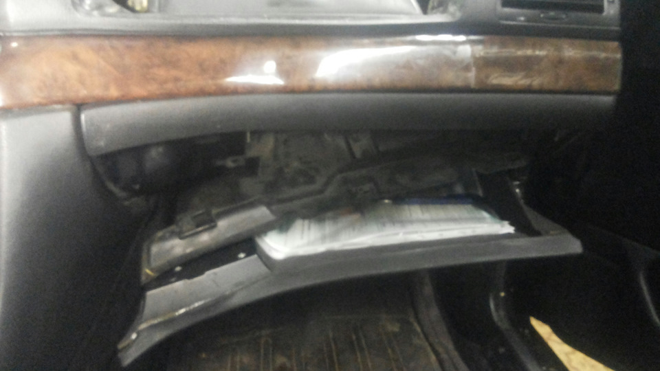 Photo from the logbook BMW 7 series (E38)