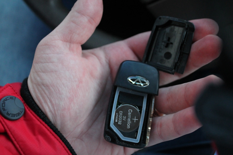 Замена батарейки на штатный брелок! — Chery A5 Fora, 2 л, 2007 года ...