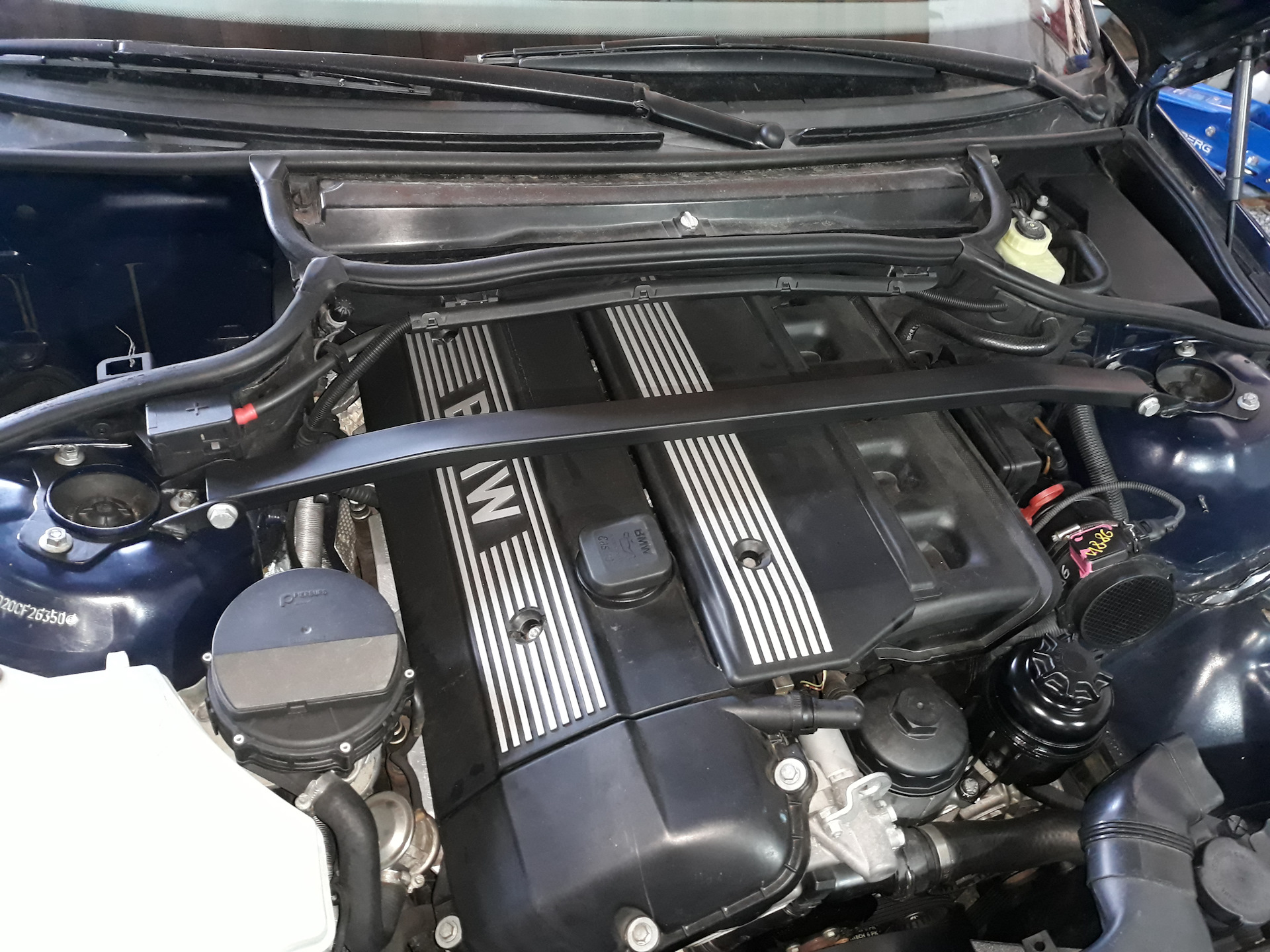 Стаканы bmw e34. Распорка бмв м 3 е46. Заводской герметик бмв е36 стаканы. Распорка бмв м 3 е46. Бмв стаканы.