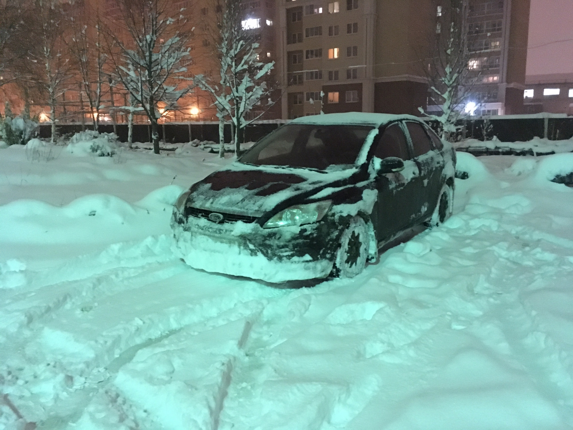 Снежок номер 2. Форд снежный. Залепленный снегом номер. Номер в снегу. Форд снегу.