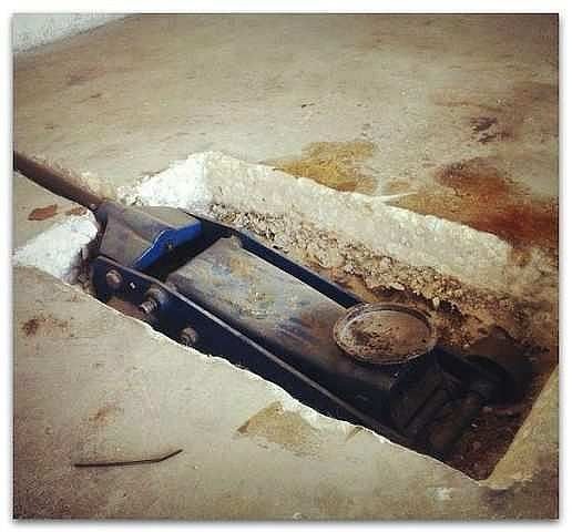 Прикол!:) картинка:)Домкрат для ДРОПНУТЫХ(ЗАНИЖЕННЫХ)авто:) — ГАЗ 2410 ...