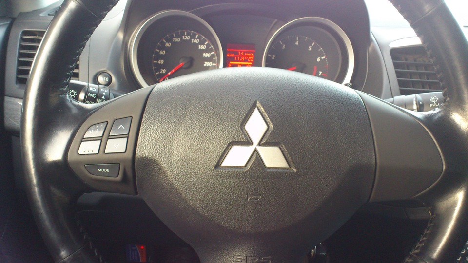 Накладки руля в черный мат! — Mitsubishi Lancer X, 1,5 л, 2010 года ...