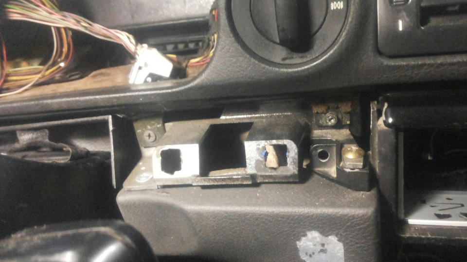 Photo from the logbook BMW 7 series (E38)
