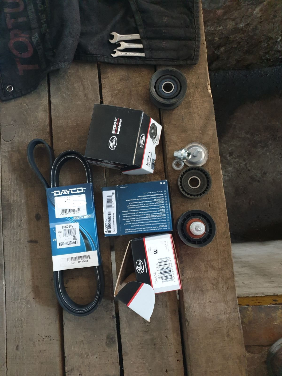 Замена ремня и роликов генератора — Jeep Cherokee (KL), 3,2 л, 2015 ...