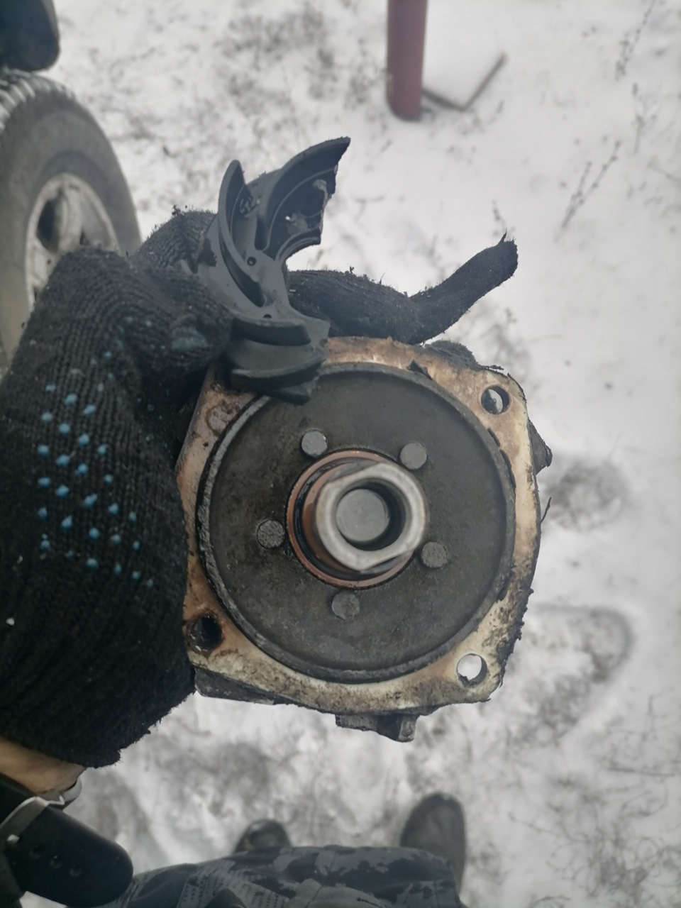 Помпа приказала долго жить — Chevrolet Niva GLX, 1,7 л, 2008 года ...