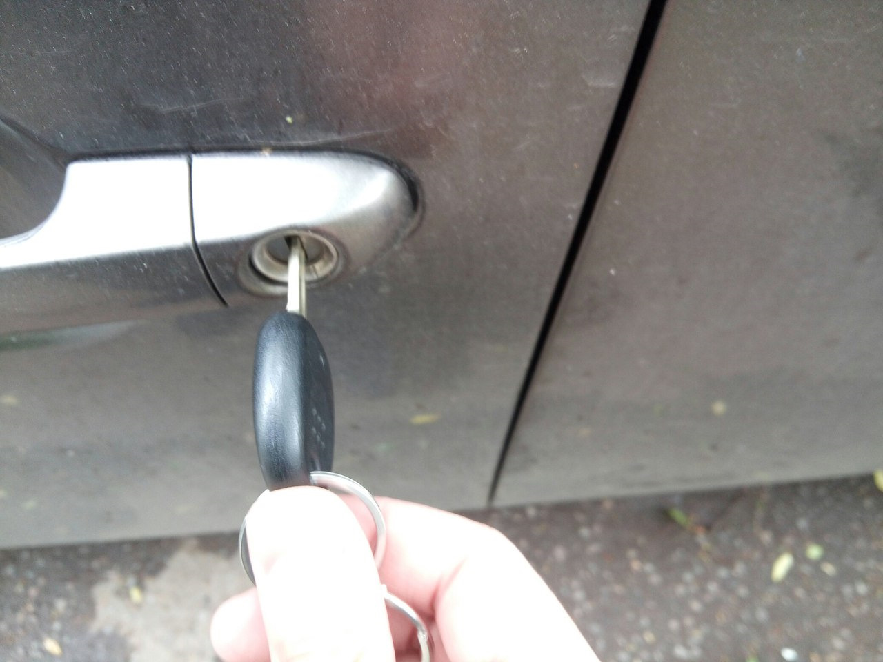Что делать если дверь ключом не открывается. Kia Cerato 2 ключ. Ключ замка от Киа Церато 1. Личинка замка двери кия Церато 2. Антенна багажник с ключа Церато 3.
