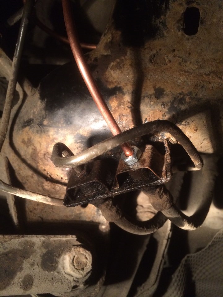 Замена задней тормозной трубки и шланга — BMW 1 series (E81/E87), 2 л ...