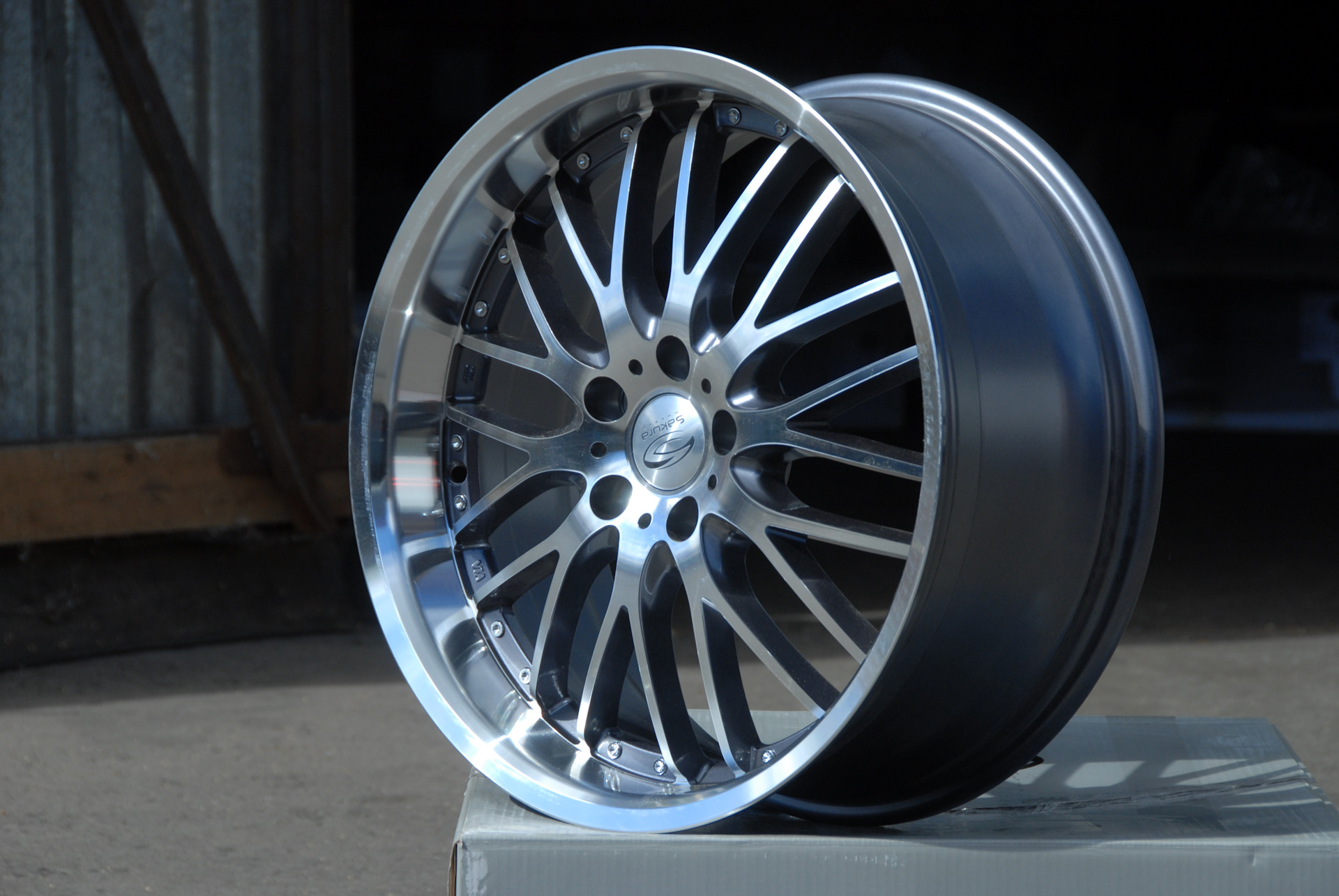 Диски r18 5x108 с полкой