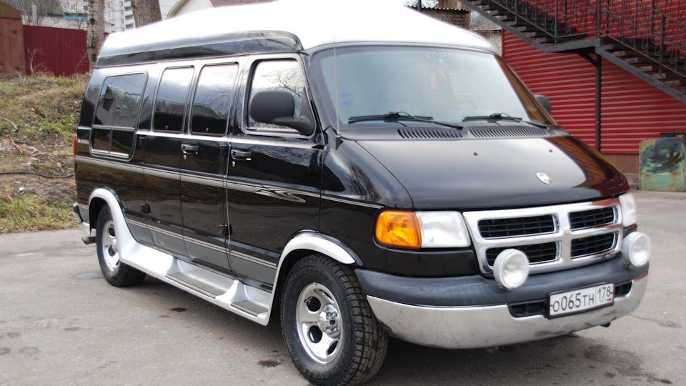 Dodge Ram van 2003