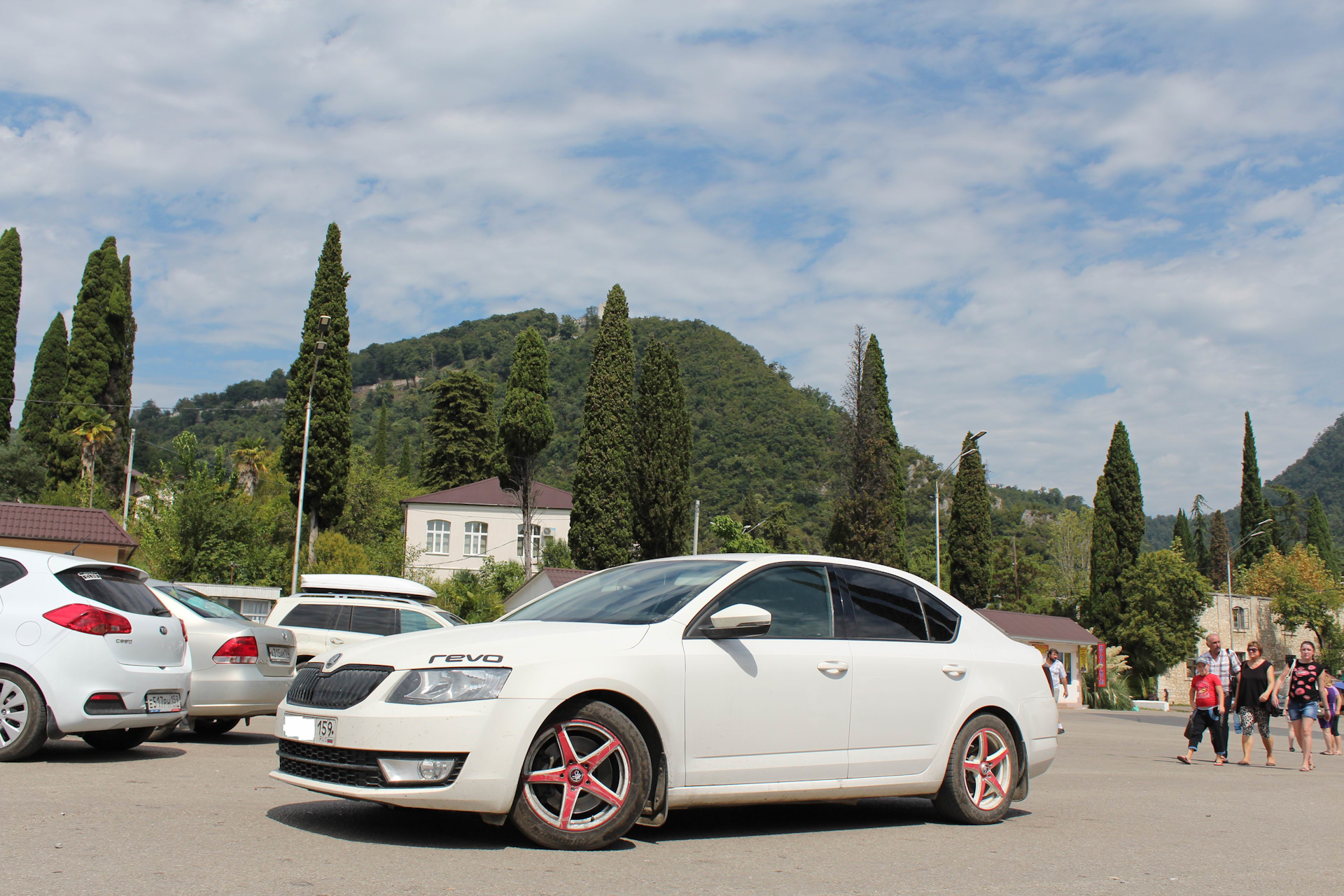 Какие машины в абхазии. Машины в Абхазии. Абхазские автомобили. Авто из Абхазии. Мерседес Абхазия.