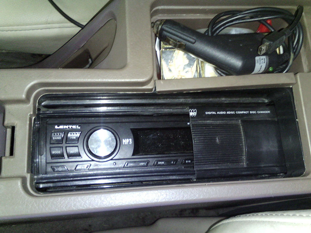 Вместо чейнджера. Вместо чейнджера. Эмулятор чейнджера для bmw e60. Вместо чейнджера. Разъем aux clarion.