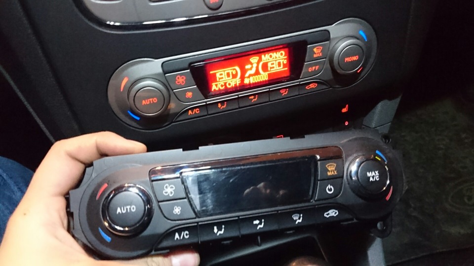 Чёрный блок климата и дефлекторы воздуховодов ghia — Ford Focus ...