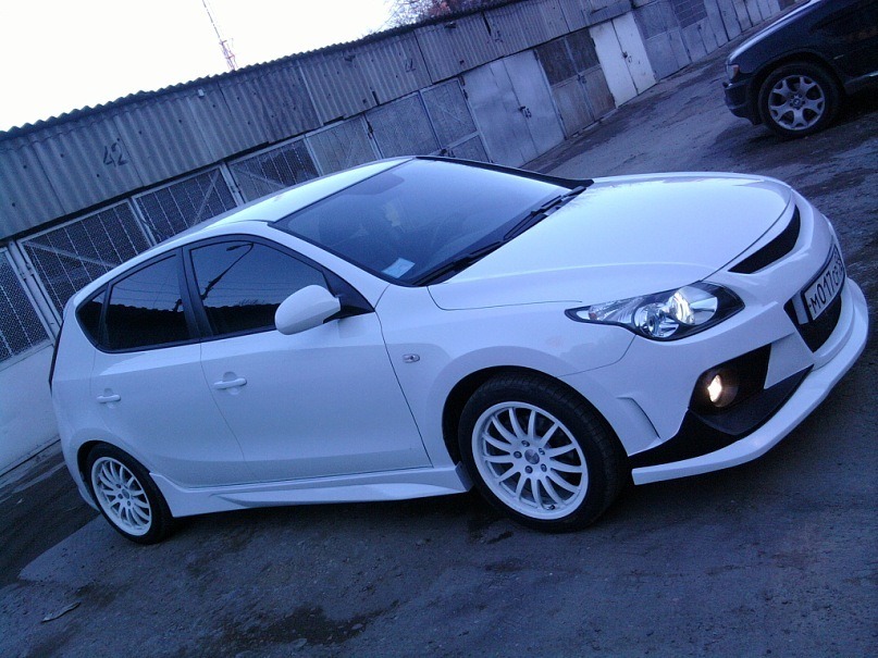 Ай бел. Hyundai i30 2009 на r17. Хендай ай 30 на дисках 2010. Hyundai i30 2009 диски. Hyundai i30 2010 диски.