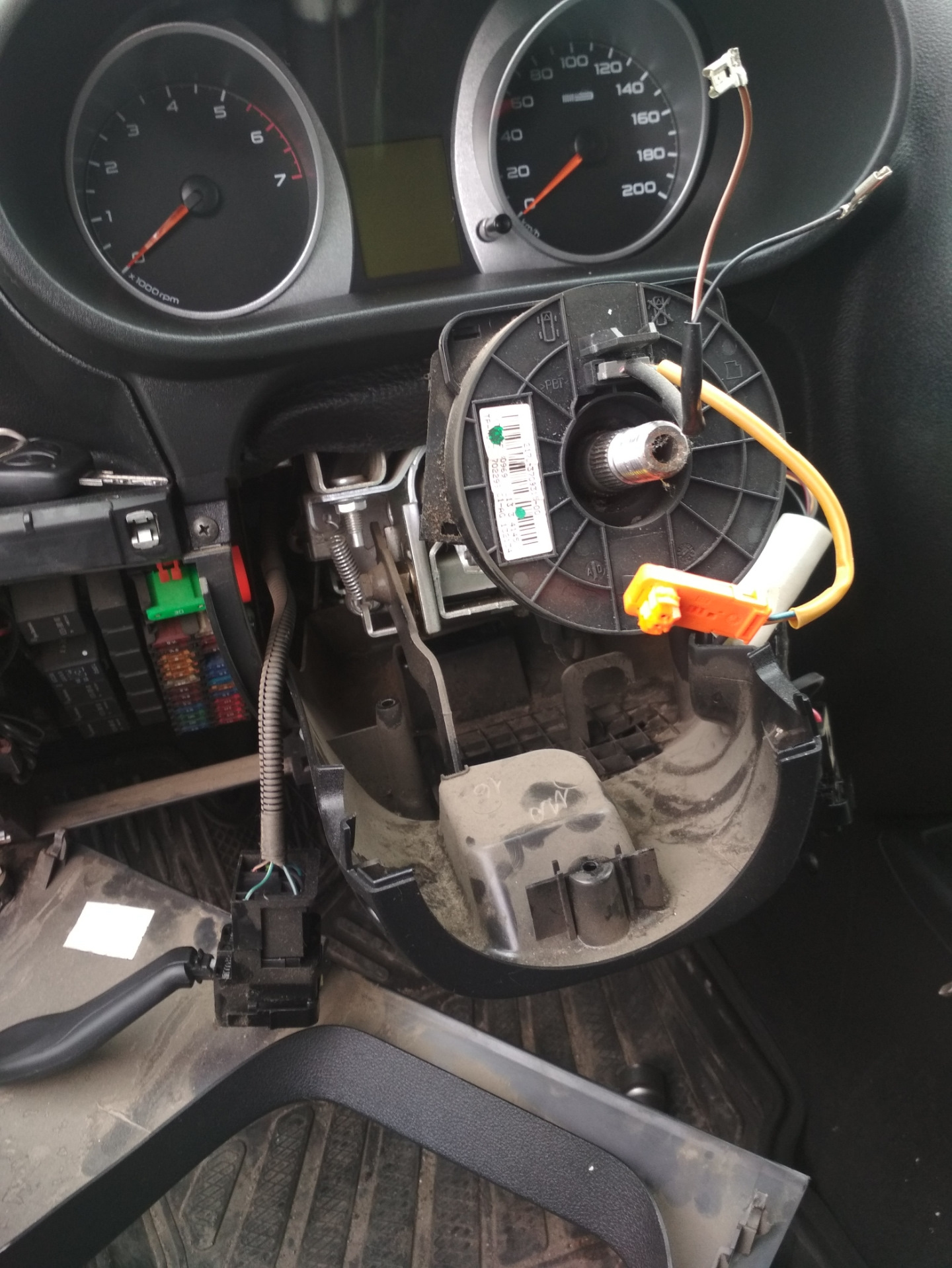 Замена подрулевого шлейфы — Lada Гранта, 1,6 л, 2014 года | визит на ...