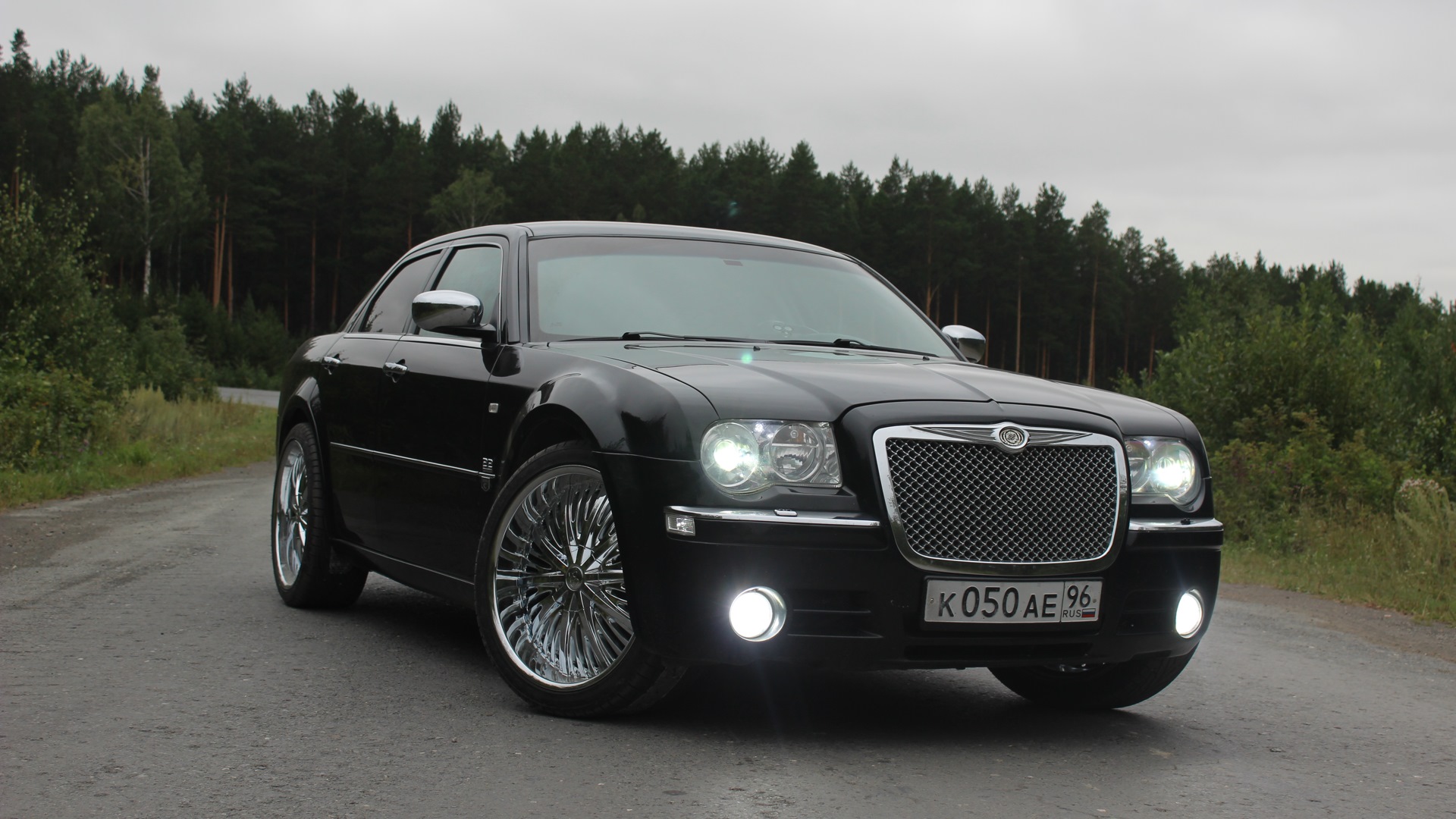 C black. Chrysler 300c Black. Chrysler 300c черный. Крайслер 300c седан. Chrysler 300c Cruiser.