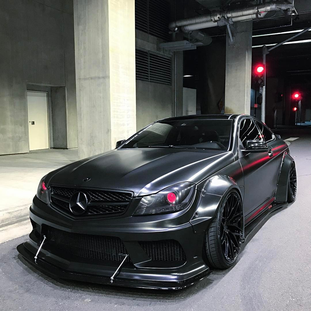 Мерседес тюнинг фото. Мерседес с 63 АМГ черный. Mercedes Benz c63 AMG. Mercedes Benz c63 AMG чёрный матовый. Мерседес c63 AMG Widebody.