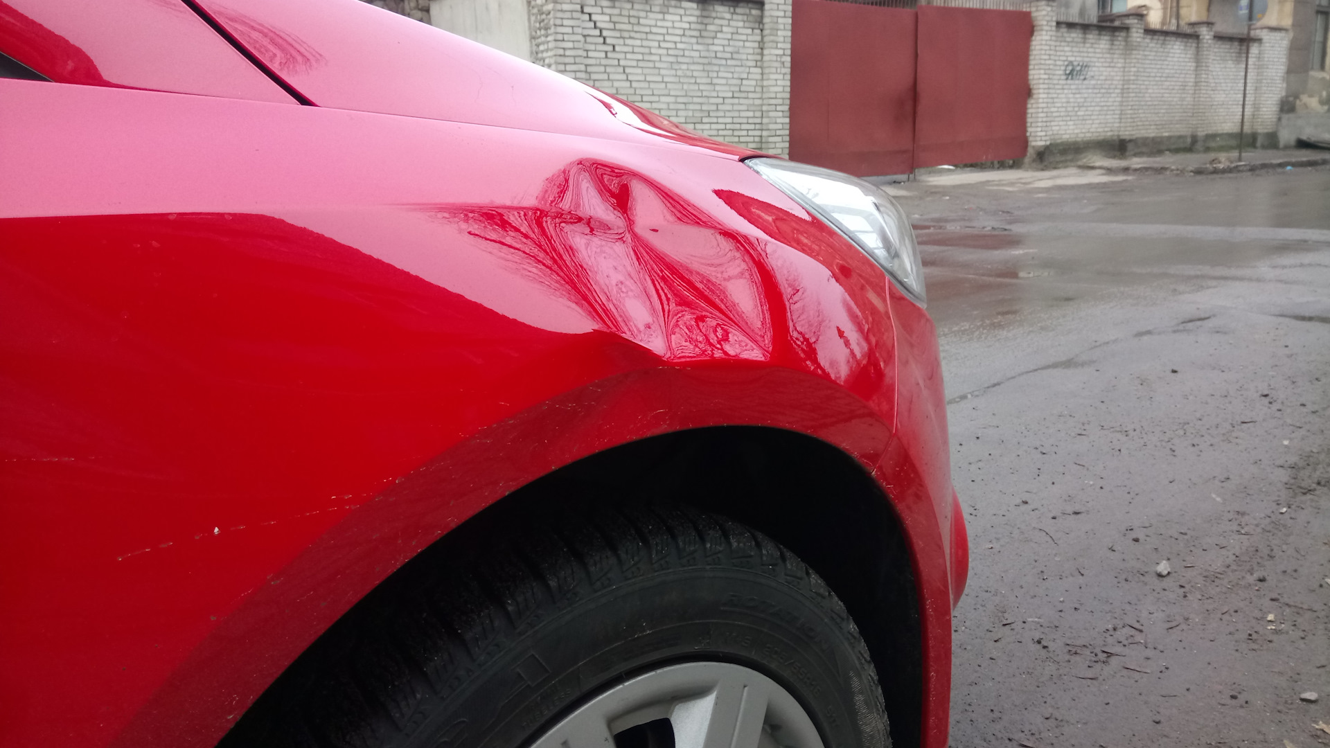 ремонт крыла покраски. ремонт крыла покраски. ремонт крыла покраски. покраска кузова. шпаклевка заднего крыла автомобиля.