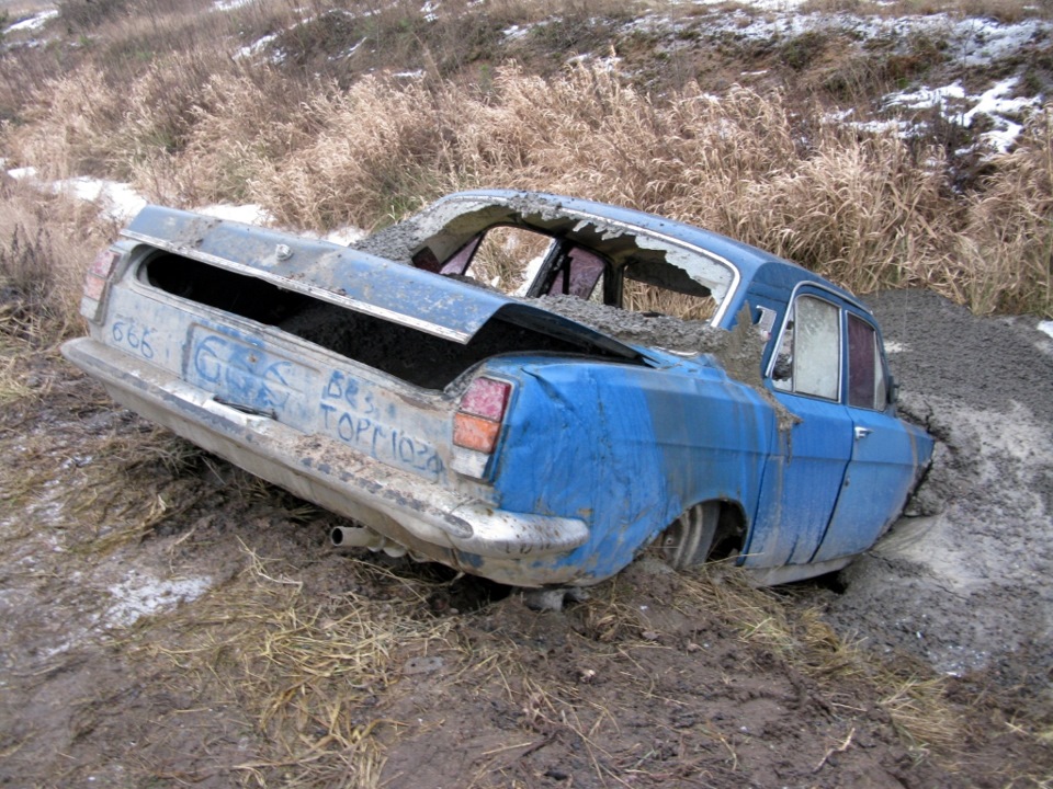 Разбитые заброшенные автомобили