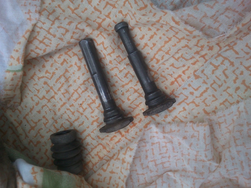 Смазка направляющих и звон метала. — Toyota Avensis II, 2 л, 2005 года ...