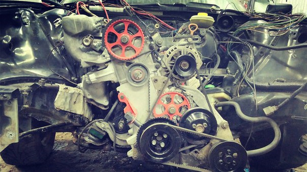 На ауди 80 б3 лобовая. Январь 5.1 на Ауди 80 б3. Audi 80 ABK январь. Ауди 80 б3 на январе. Крепления мотора АБК Ауди 80.