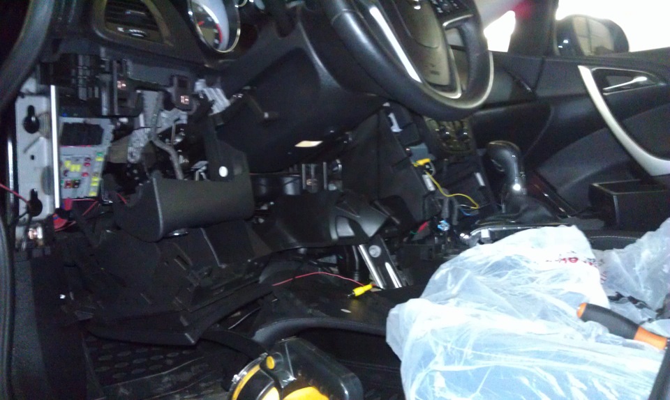 Камера переднего обзора. — Opel Astra J, 1,6 л, 2011 года | электроника ...