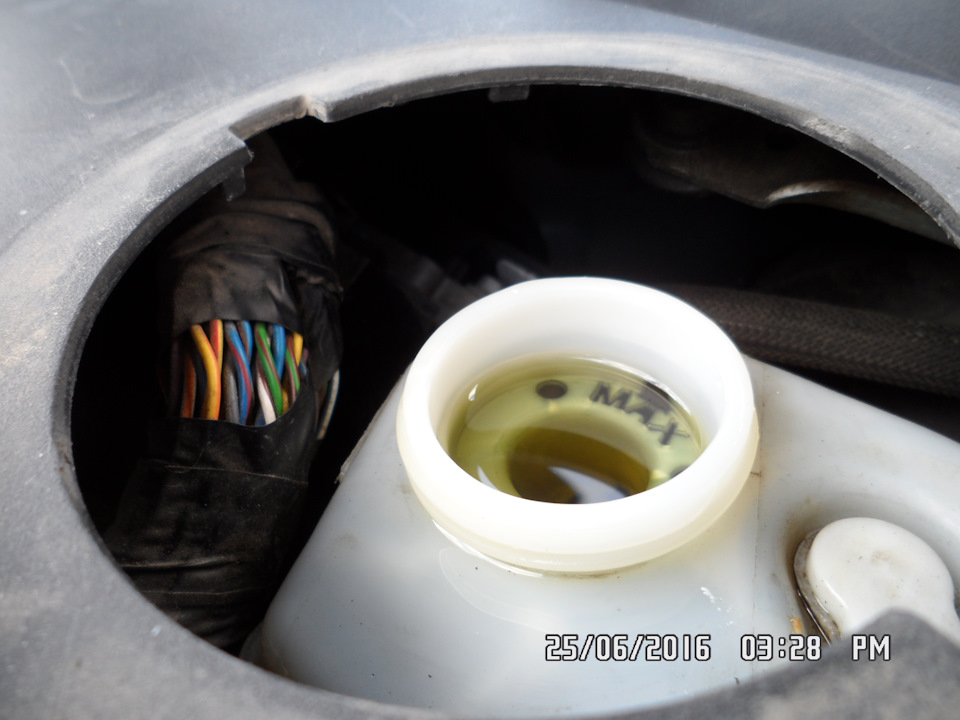 Уровень тормозной жидкости немного увеличился после замены задних тормозов — Volvo XC70 III