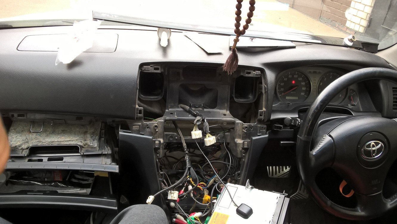 Как снять бардачок марк 2 90 Бортовой компьютер в бардачок - Toyota Mark II Blit, 2 л, 2002 года аксессуары D