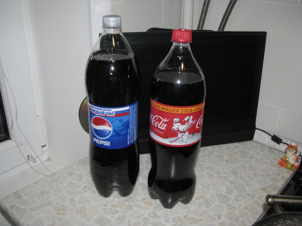 Песня на столе стоит бутылка пепси колы. Пепси-кола Казахстанская. Пепси Казахстан. Наливай пепси. Pepsi Казахстан бутылка.