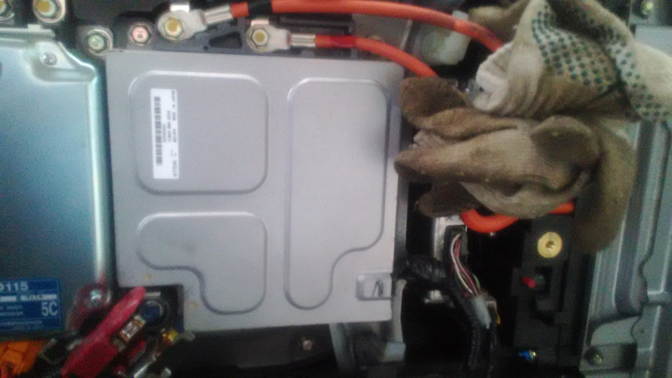 Хонда цивик гибрид, нет заряда на акб под капотом. — DRIVE2