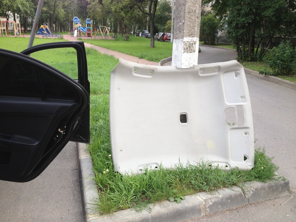 5f27378s 960 белый лансер 10 с черной крышей