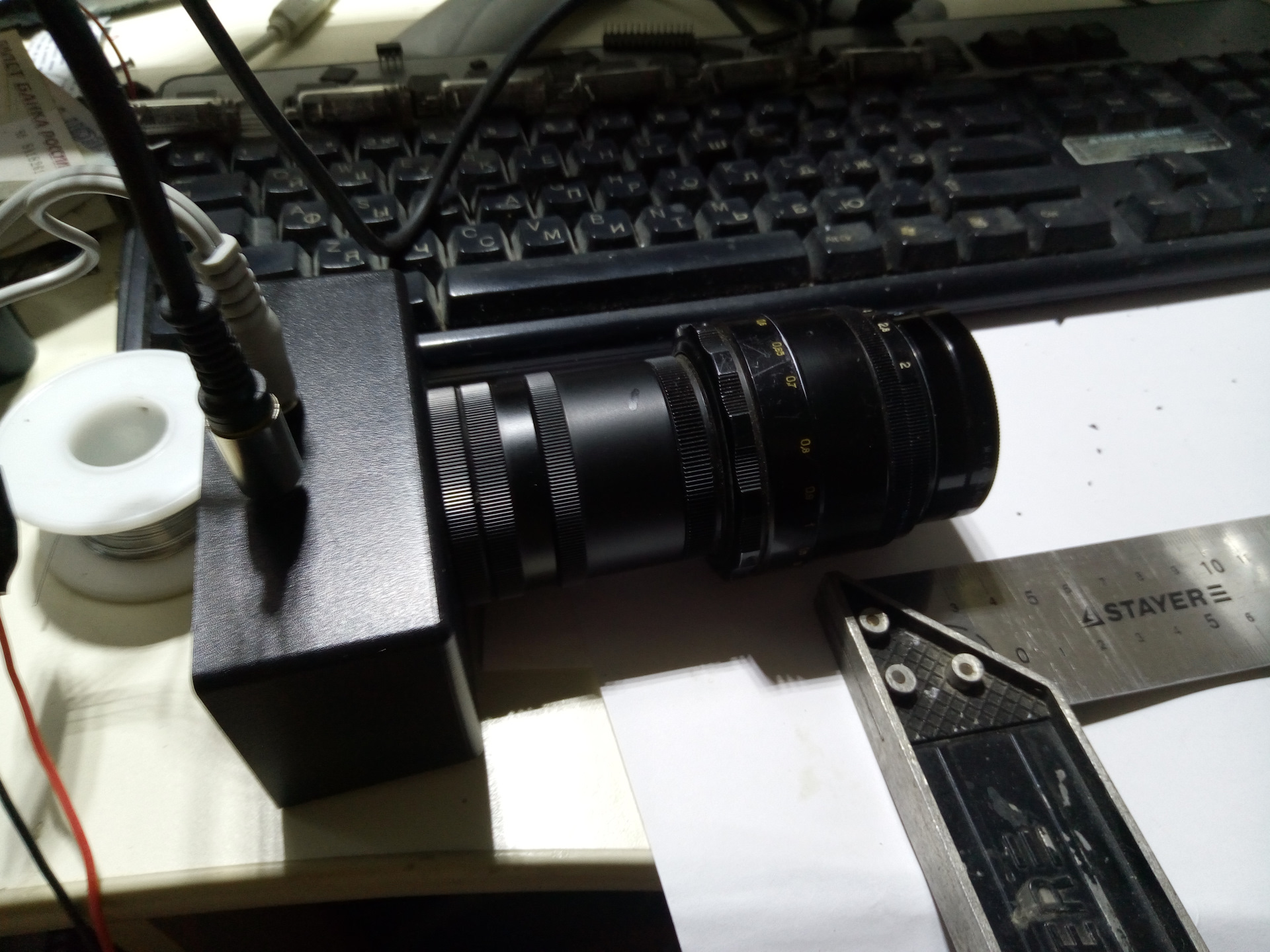 Микроскоп для пайки микросхем своими руками. Микроскоп из объектива Гелиос 44. Микроскоп из Гелиос. Микроскоп из объектива Гелиос. Микроскоп из веб камеры Гелиос.