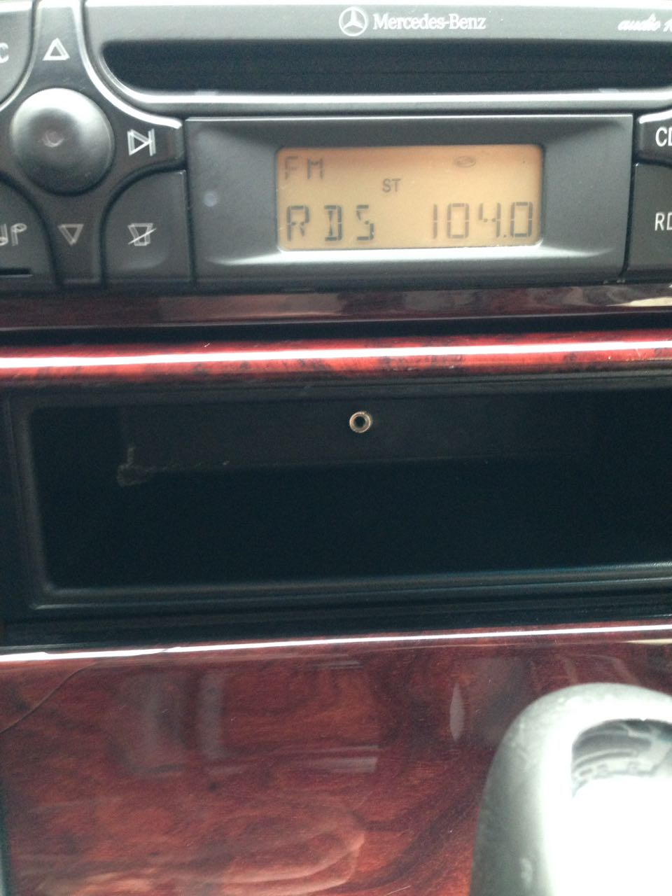 Аукс в штатную магнитолу — Mercedes-Benz E-class (W210), 3,2 л, 2001 ...