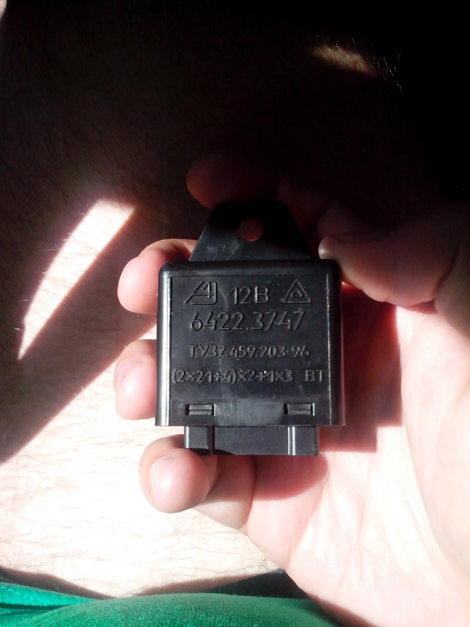 Не мигают поворотники при постановке на сигнализацию форд фокус 2. Почему поворотник не моргает а горит. Реле на поворотники ваз 2106. Реле поворотников 2109. Реле аварийной сигнализации 21099.