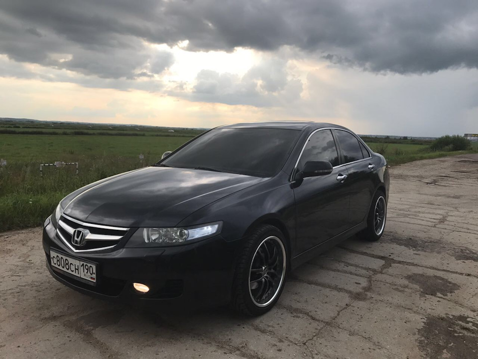 Honda Accord 2008 черная тонированная