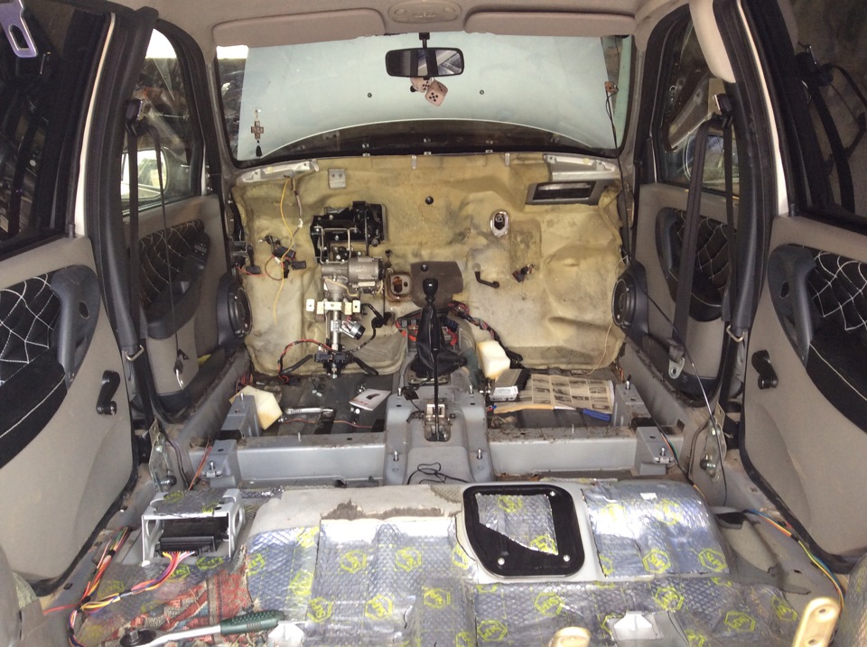 снятие отопителя с балкой. Часть 4 — Lada Калина универсал, 1,4 л, 2010 ...