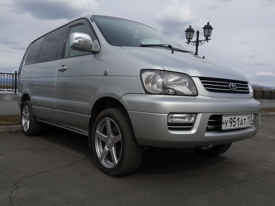 toyota noah левый руль