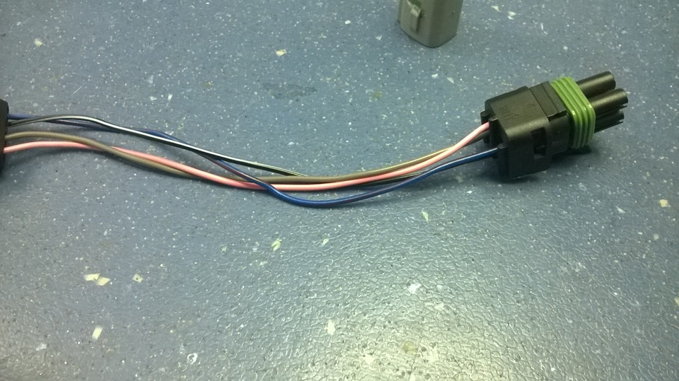 Разъем от ВАЗ — Toyota Corolla (120)